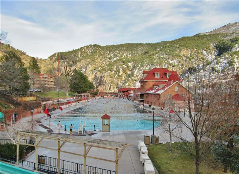 Cozy Central Glenwood Springs Condo With 2 Decks! Exterior photo